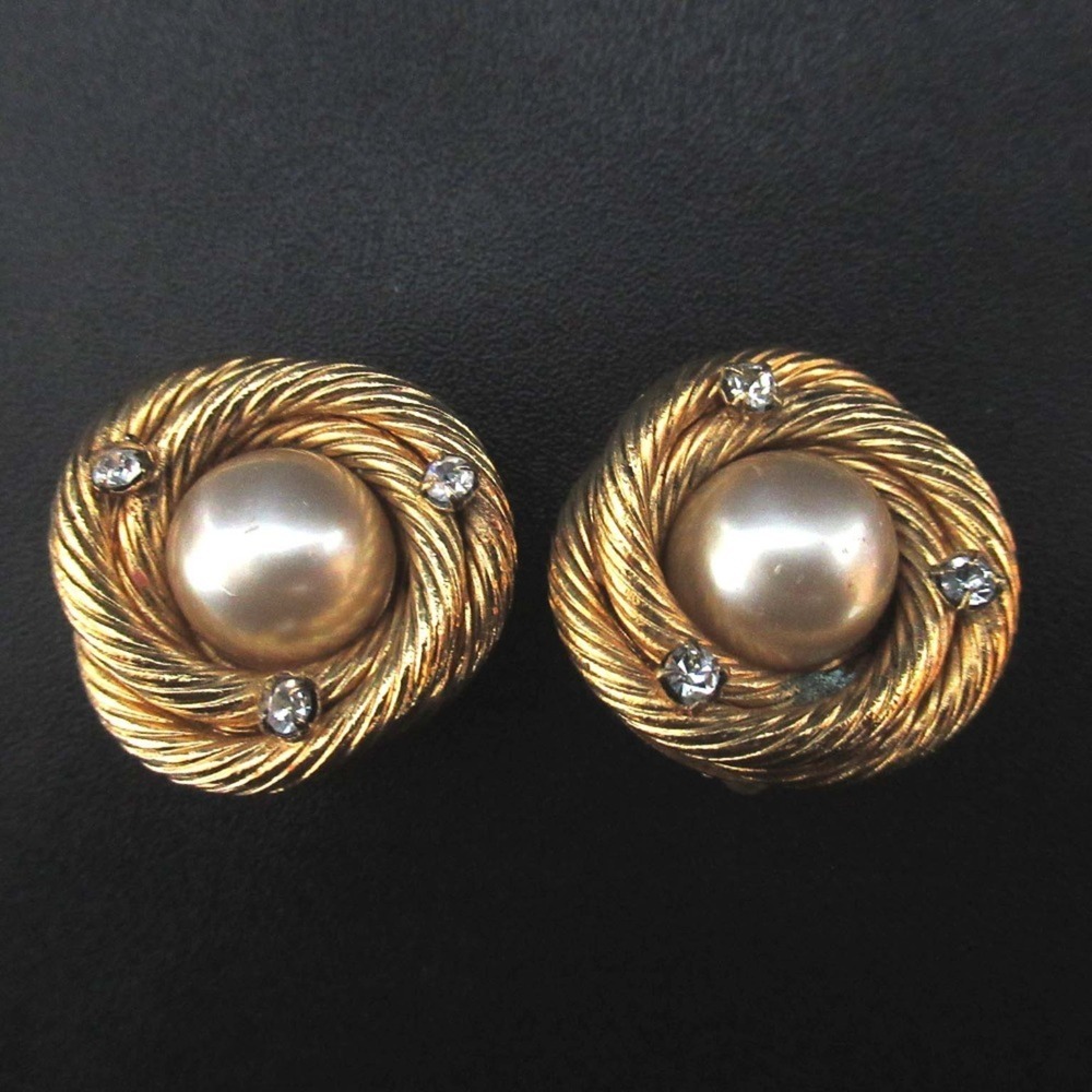 CHANEL Vintage Gold Pearl Earrings